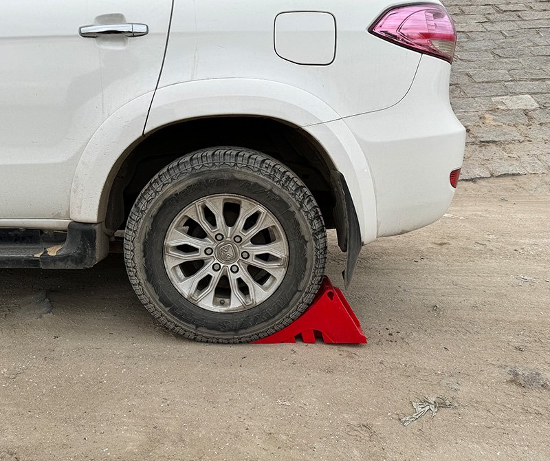 未标题-2_0003_wheel  chocks HR01-04 (1)