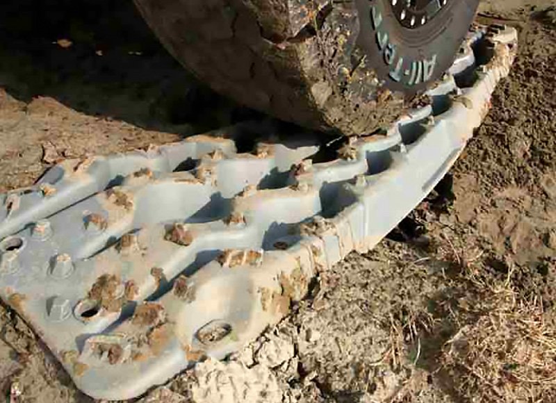 Easily escape from sandy and muddy terrain